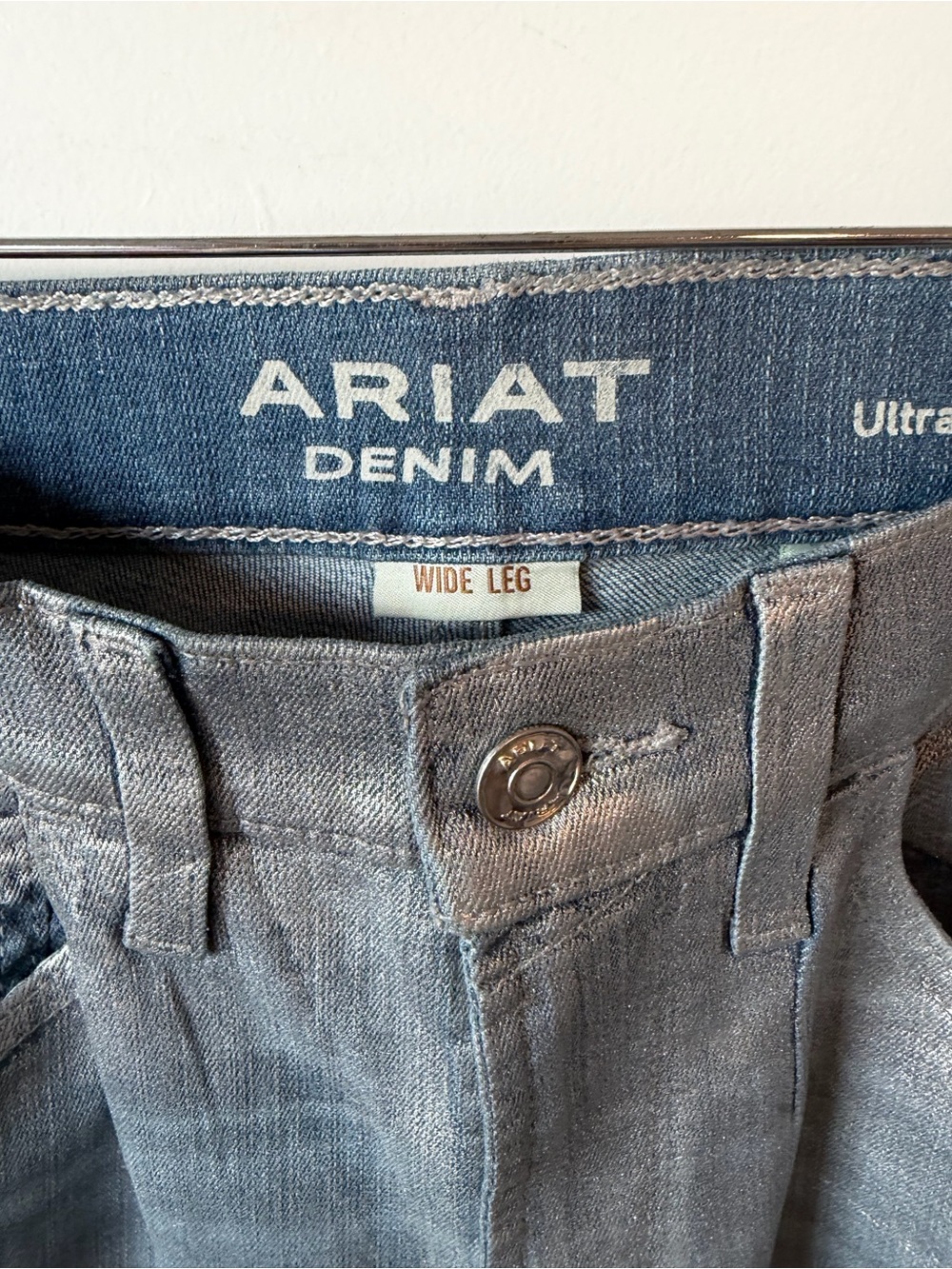 ⚡️Ariat Ultra High Rise Jazmine Wide Leg Silver Gloss Jeans - Picture 5 of 6